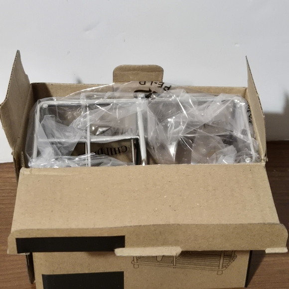 Brookstone Wire Frame Toothbrush Organizer - Picture 4 of 8